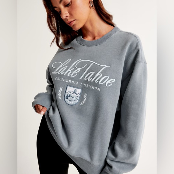 Abercrombie & Fitch Sweaters - ABERCROMBIE Ski Destination Vintage Sunday Crew Sweatshirt Size XS
